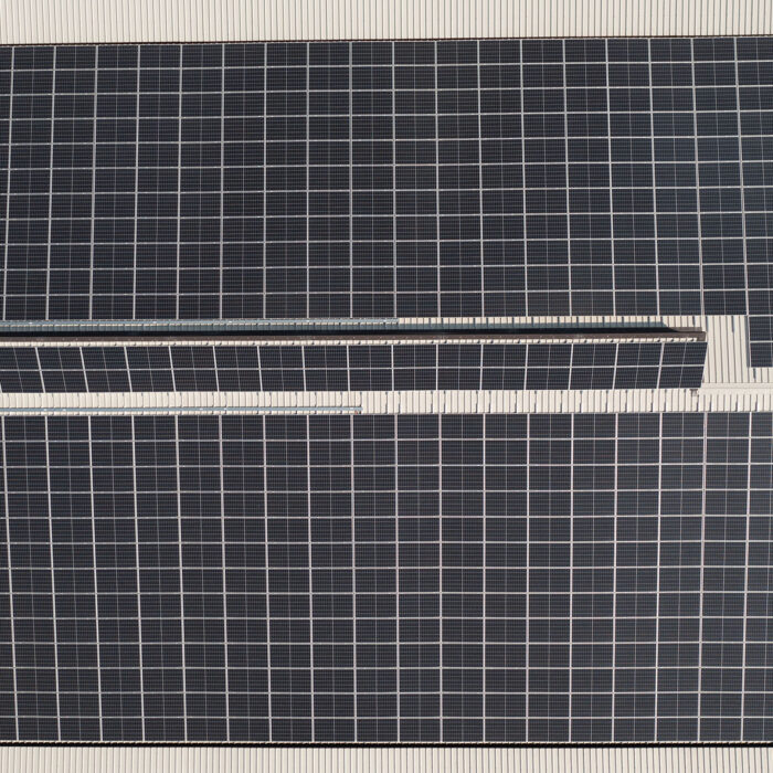 Impianto Fotovoltaico su Tetto Aziendale (zoom)